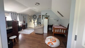5 bedrooms, WiFi, bed sheets - Spacious 5-bedroom house in wonderful Bryn Mawr - 11 minutes to Aronimink (Bryn Mawr)