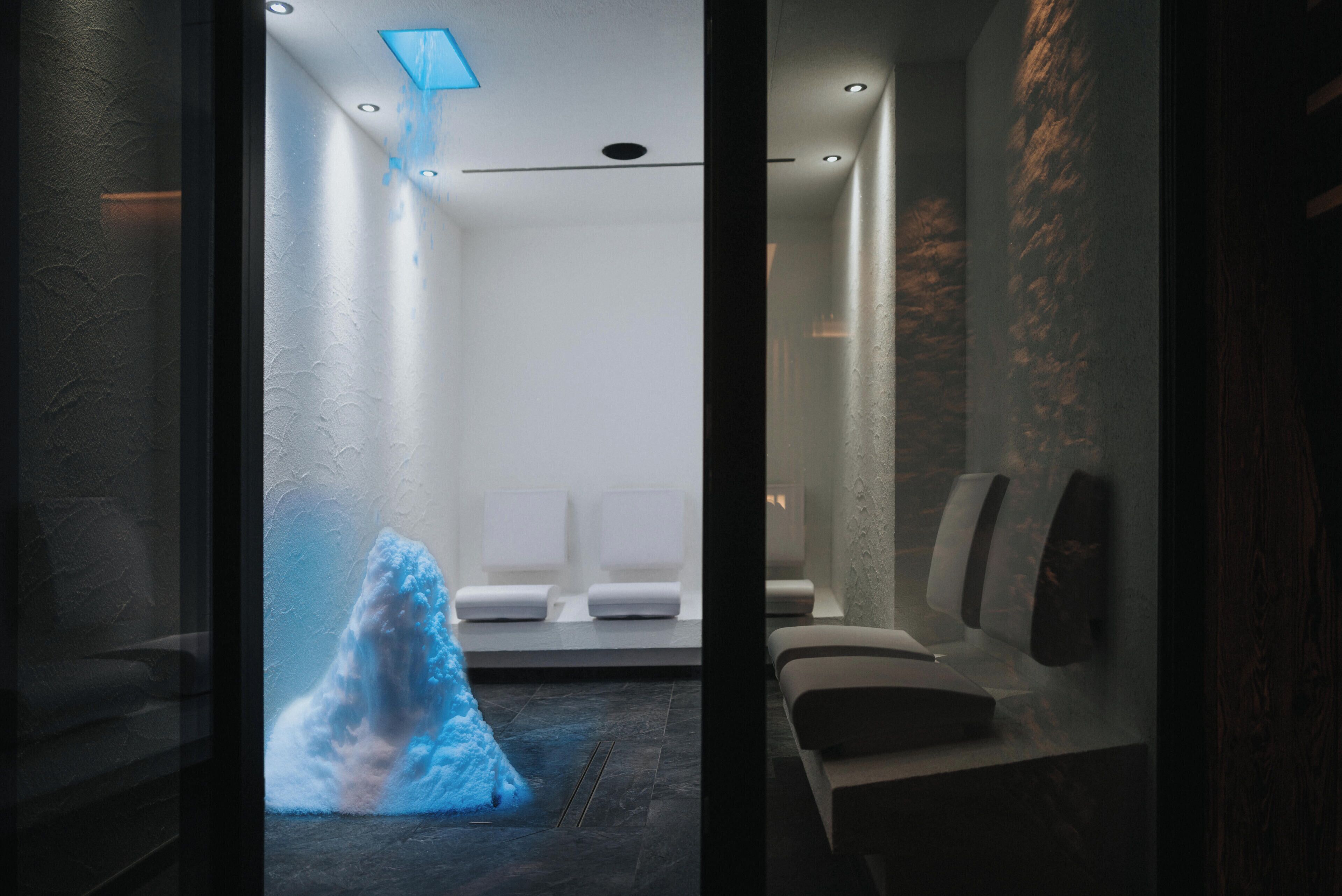 Sauna, hot tub, steam room, Turkish bath/hammam, body treatments