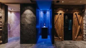 Sauna, hot tub, steam room, Turkish bath/hammam, body treatments