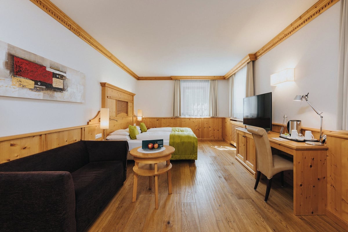 Standard Double Room, Mountain View | Minibar, in-room safe, desk, cots/infant beds