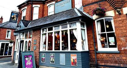 Lincoln Home w\Parking | Sleeps 6