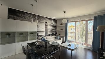 Deluxe Apartment | Living area | Flat-screen TV