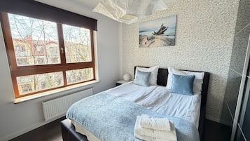 Deluxe Apartment | Iron/ironing board, free WiFi