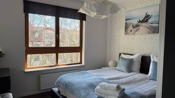 Deluxe Apartment | Iron/ironing board, free WiFi