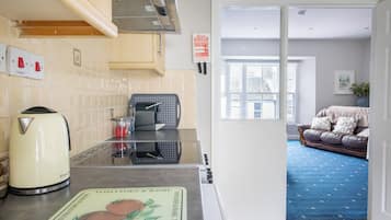 City Apartment, 2 Bedrooms, Patio, City View | Private kitchen | High chair