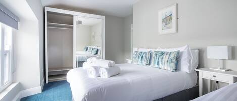 City Apartment, 2 Bedrooms, Patio, City View | Free WiFi
