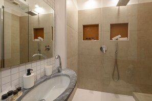 Shower, bidet, towels, shampoo - Visconti di Modrone, 18 - Small nest in central location (Milan)