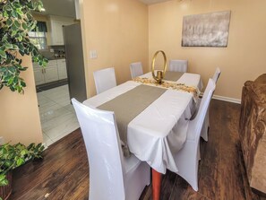 House | Dining room - Penny Cove (Stone Mountain)