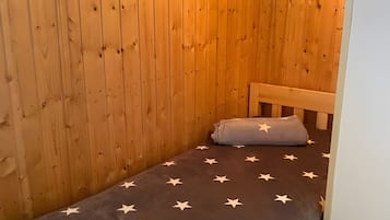 2 bedrooms, WiFi, bed sheets