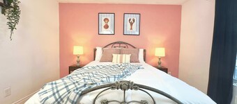 Pretty Pink Room Near Lake Erie | Weekday Getaway