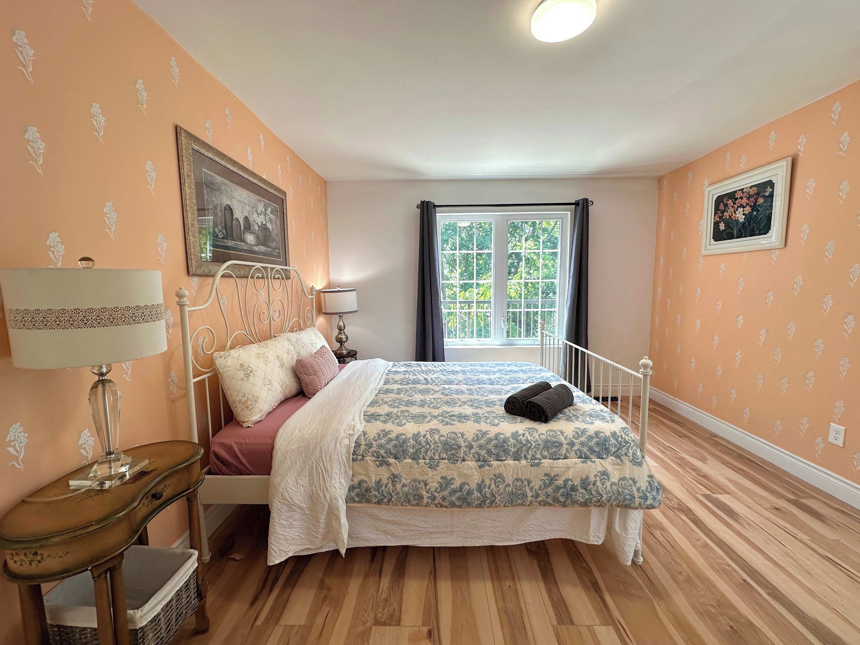 1 bedroom, desk, iron/ironing board, WiFi