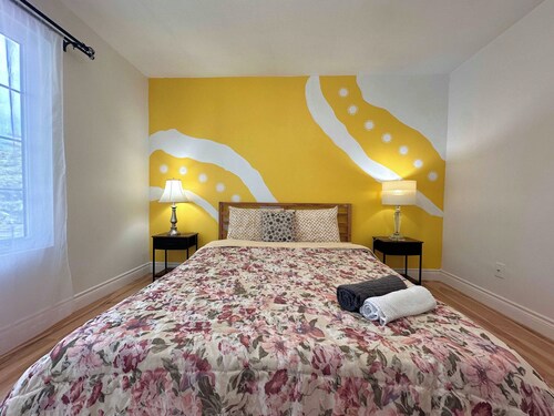 Two Spacious Private Rooms Near Lake Erie