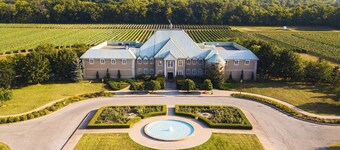 Lake Erie Blue Room Getaway