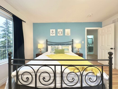 Lake Erie Blue Room Getaway