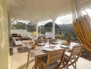 Outdoor dining - Vrbo Property (Sainte-Luce)