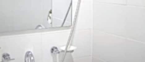 風筒、提供毛巾、番梘、洗頭水