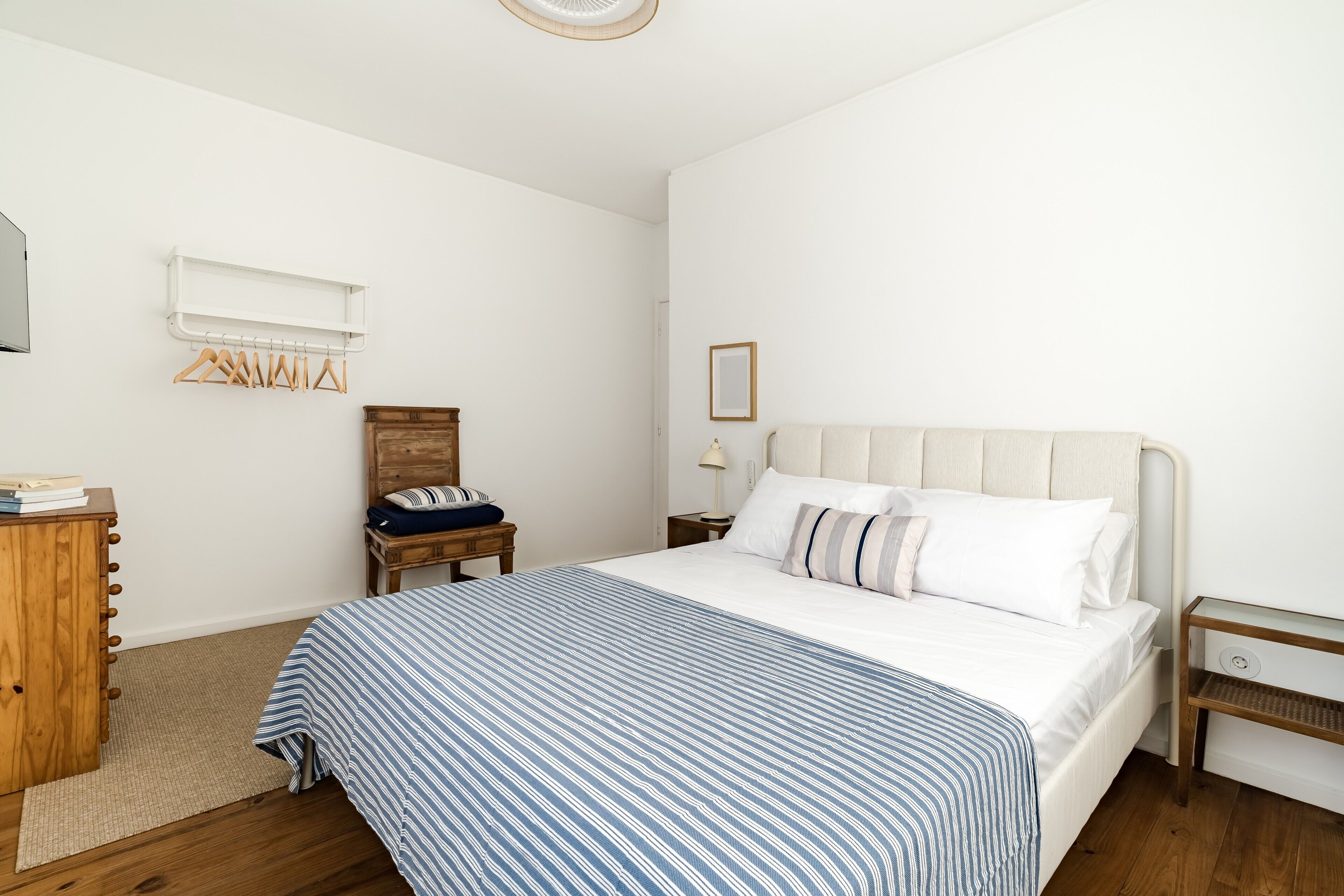 2 quartos, ferros/tábuas de passar roupa, Wi-Fi, roupa de cama