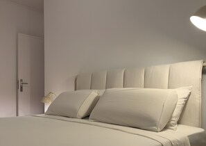 2 bedrooms, iron/ironing board, WiFi, bed sheets - House 30m from Mindelo Beach with Private Terrace and Wi-Fi (Vila Chã)