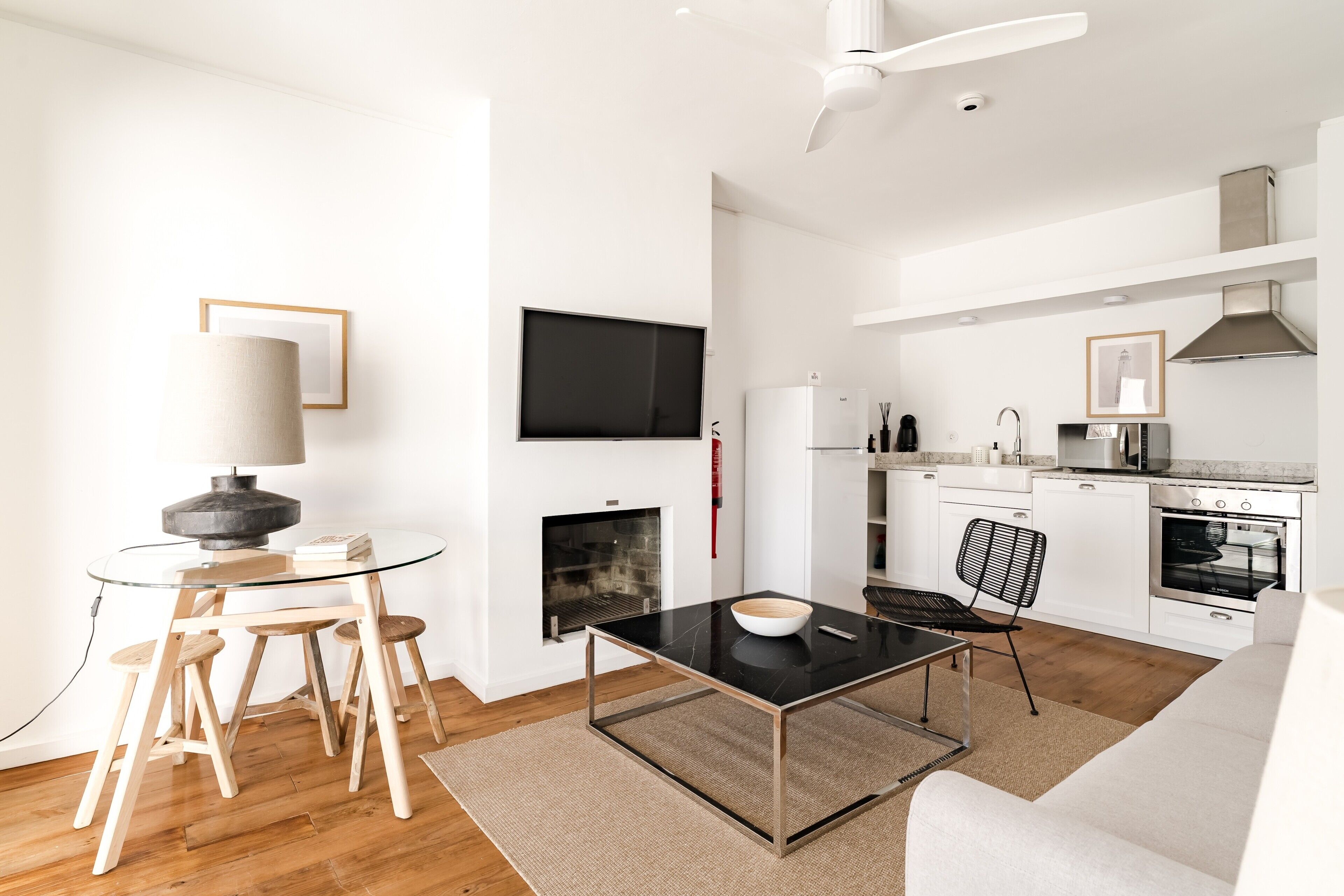 TV, fireplace