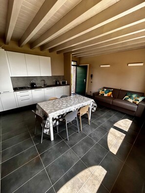 Interior - Apartment 'Holly' with Lake View, Wi-Fi and Air Conditioning (Picedo)