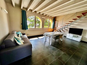 TV - Apartment 'Holly' with Lake View, Wi-Fi and Air Conditioning (Picedo)