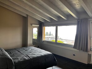 1 bedroom, iron/ironing board, WiFi, bed sheets - Apartment 'Holly' with Lake View, Wi-Fi and Air Conditioning (Picedo)
