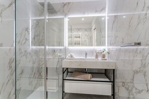Shower, bidet - iFlat | New AmoR Colosseum Suites (Rome)