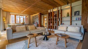TV, fireplace, stereo