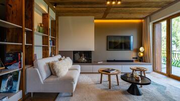 TV, fireplace, stereo