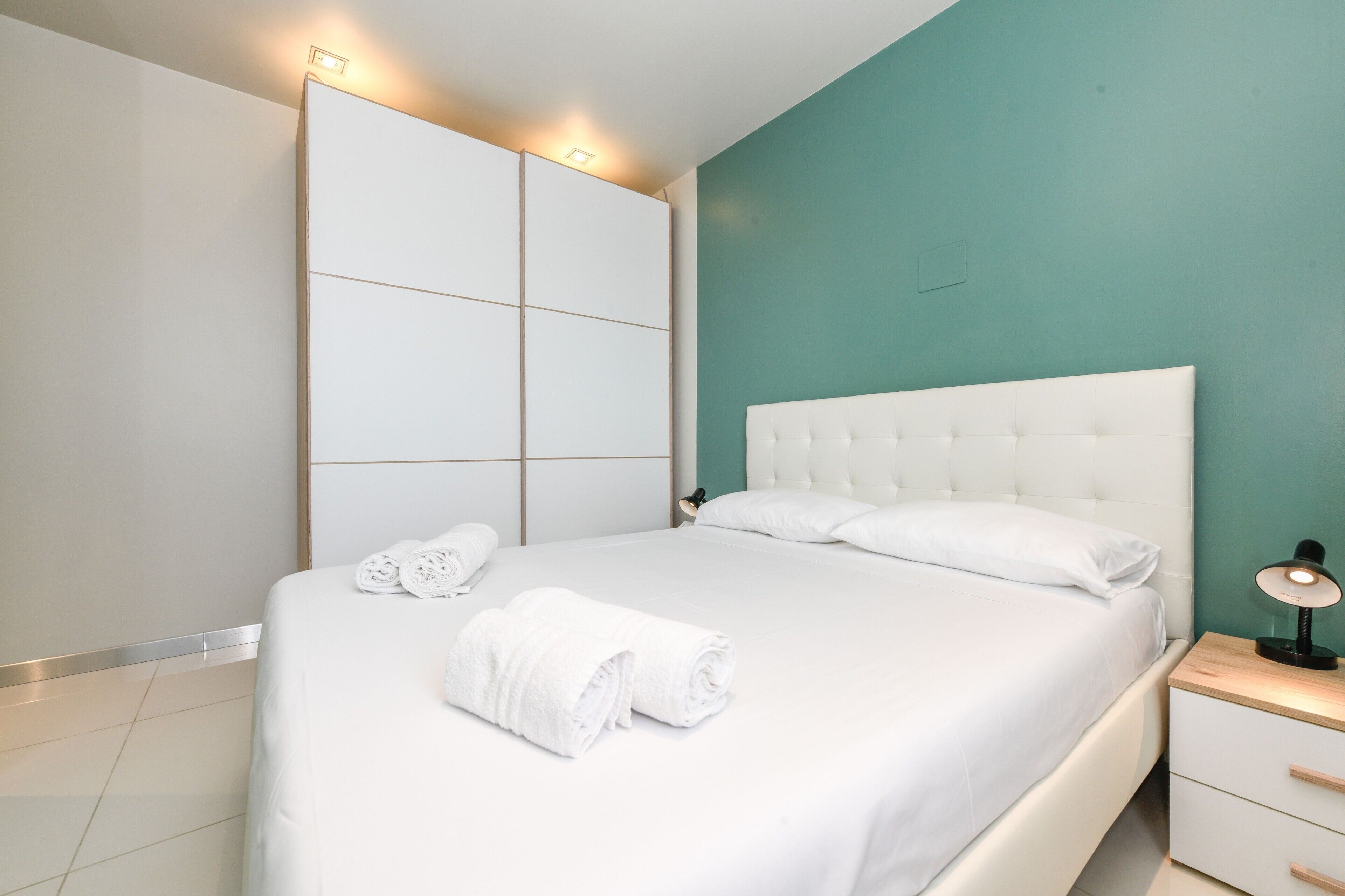 2 chambres, fer et planche à repasser, Wi-Fi, draps fournis