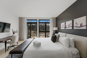 4 bedrooms, desk, iron/ironing board, WiFi - Mountain Luxe | 4BDR Verbier | Jacuzzi & Sauna (Mont-Tremblant)