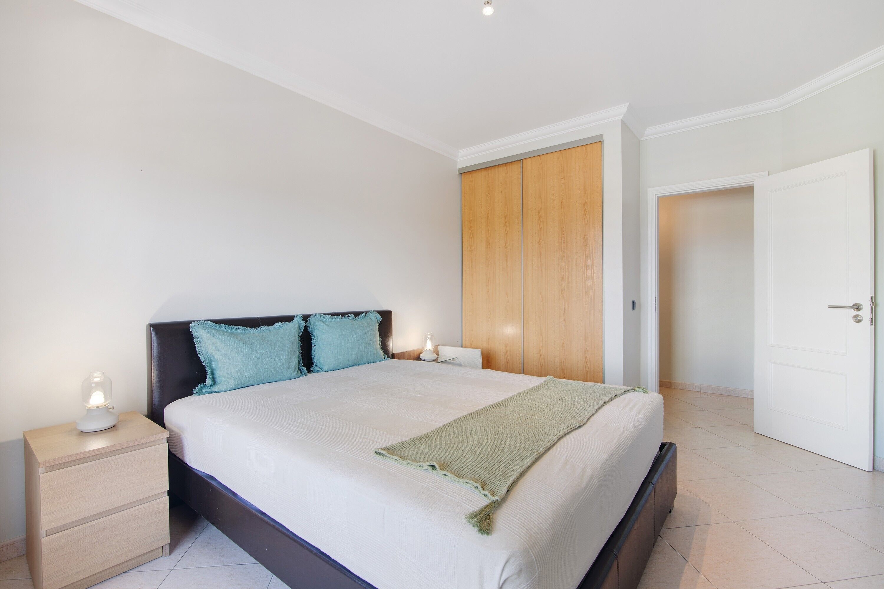 3 chambres, fer et planche  à repasser, Wi-Fi, draps fournis