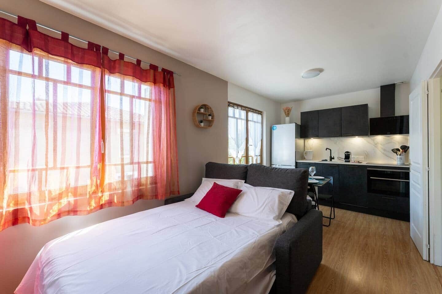 1 chambre, fer et planche à repasser, Wi-Fi, draps fournis