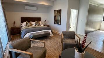 5 bedrooms, iron/ironing board, WiFi, bed sheets