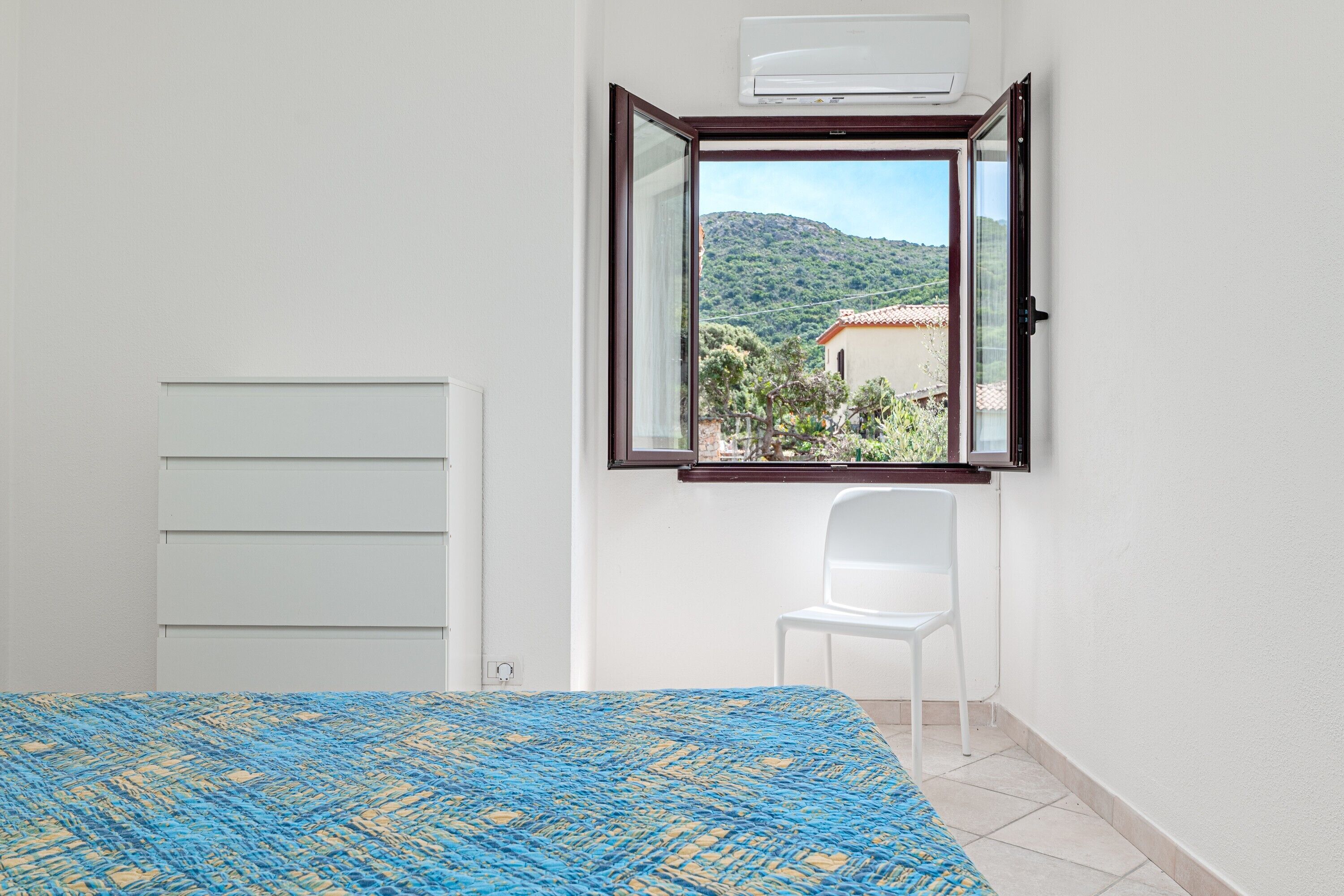 2 bedrooms, bed sheets