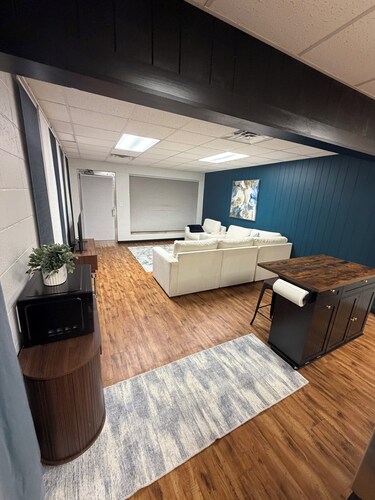 Modern 1-bedroom newly remodeled!  The Legacy at Washington!