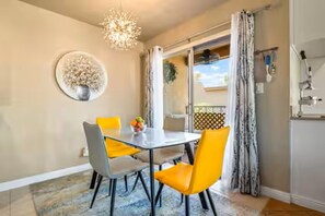 Dining - Sophisticated Flat >Pool &View (Fountain Hills)