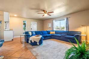 TV - Sophisticated Flat >Pool &View (Fountain Hills)
