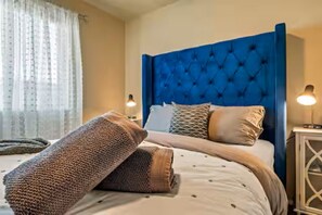 2 bedrooms, WiFi, bed sheets - Sophisticated Flat >Pool &View (Fountain Hills)