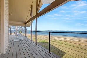 Property grounds - Rollingwood Retreat - Waterfront (Jasper)