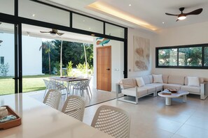 Condo, 2 Bedrooms, Ground Floor | Tempat makan