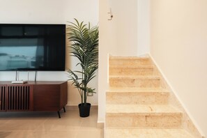 Apartment, 3 Schlafzimmer (Penthouse, Partial Ocean View & Pool) | Wohnbereich