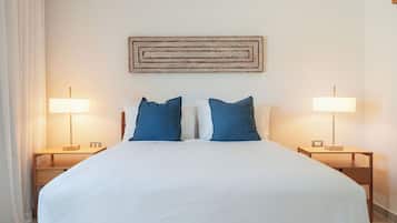 Appartement, 2 slaapkamers (Ground floor w/ Partial Ocean View) | Individueel gemeubileerd, een strijkplank/strijkijzer, gratis wifi