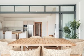 Apartment, 3 Schlafzimmer (Penthouse, Partial Ocean View & Pool) | Essbereich im Zimmer