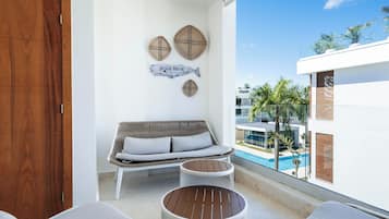 Appartement, 4 slaapkamers (Penthouse w/ Rooftop pool) | Balkon