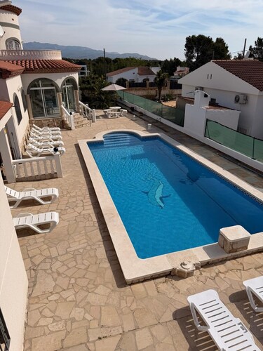 Amarella Costa Dorada House with 3 bedrooms and pool for groups and families
