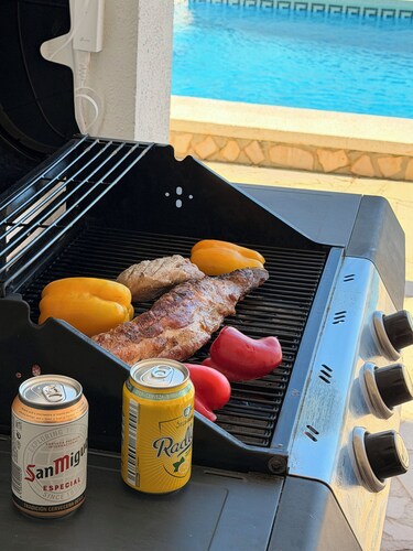 Amarella Costa Dorada House with 3 bedrooms and pool for groups and families