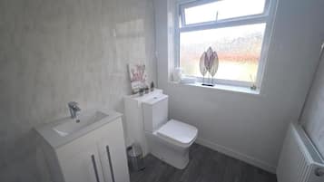 House, Mountain View | Bathroom