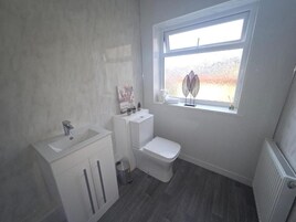 House, Mountain View | Bathroom