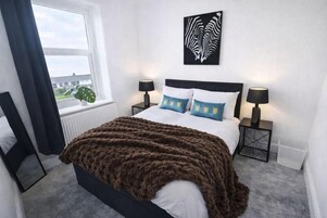 House, Mountain View | Iron/ironing board, free WiFi